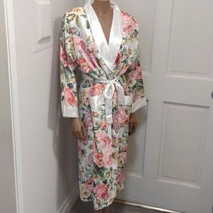 Vintage LA Intimates Floral Robe